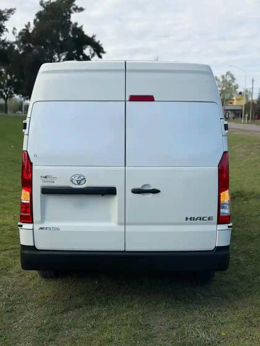 Toyota Hiace 2.8 Tdi Furgón 6At L2H2 3A 5P Nac. 2025 - foto 5