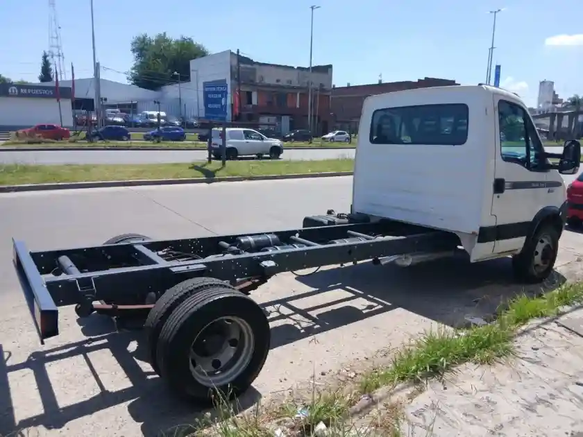 Iveco Daily 3.0 Chasis Cd 70C16 Reducido 4350 2015 - foto 4