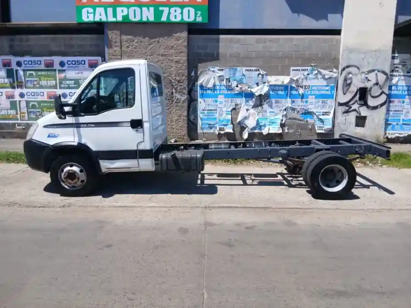Iveco Daily 3.0 Chasis Cd 70C16 Reducido 4350 2015 - foto 5