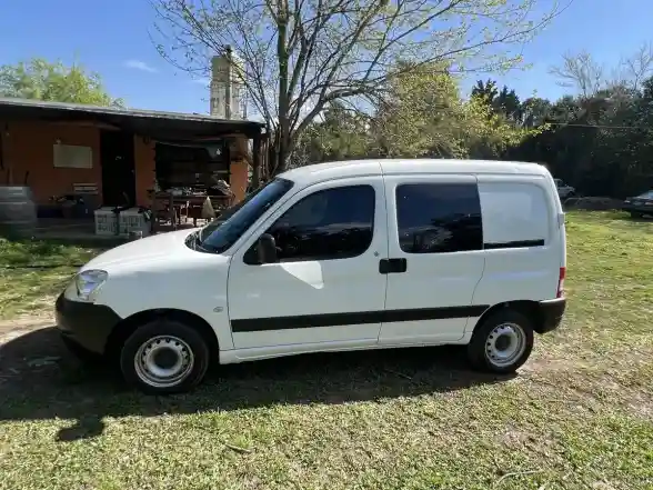 Citroën Berlingo Furgon 1.6 Hdi 92 Bussines Mixto 2017 - foto 4