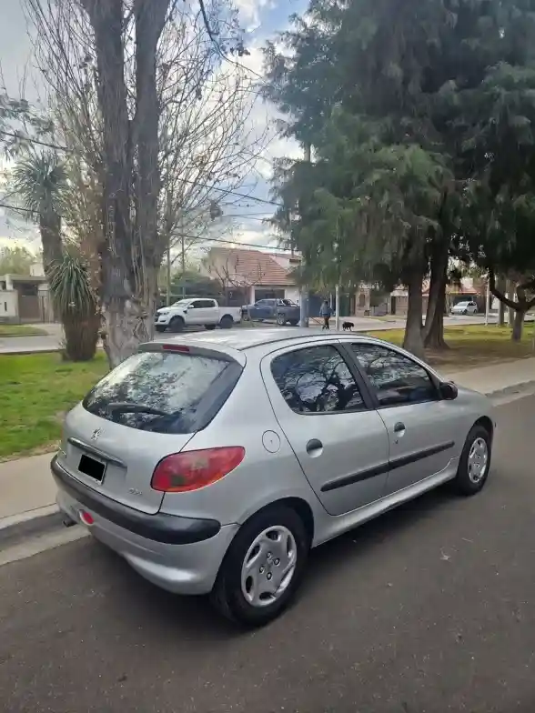 Peugeot 206 1.4 Generation Plus 75Cv 2011 - foto 2