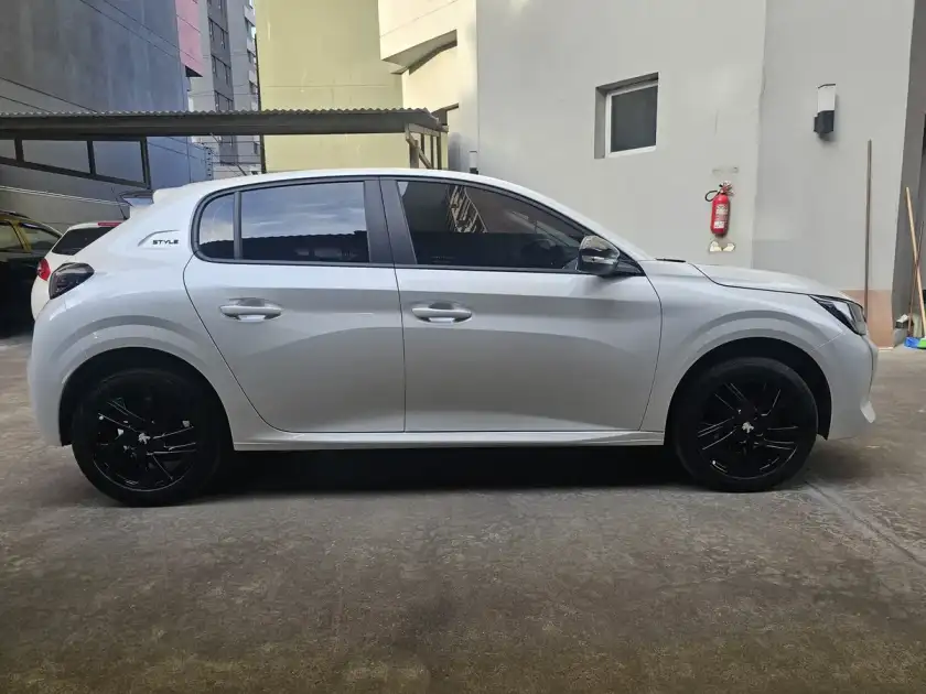 Peugeot 208 2022 - foto 1