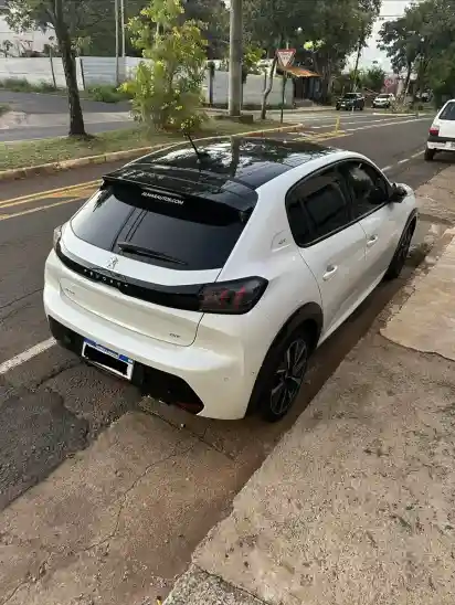 Peugeot 208 1.2T Gt Tiptronic 2022 - foto 3