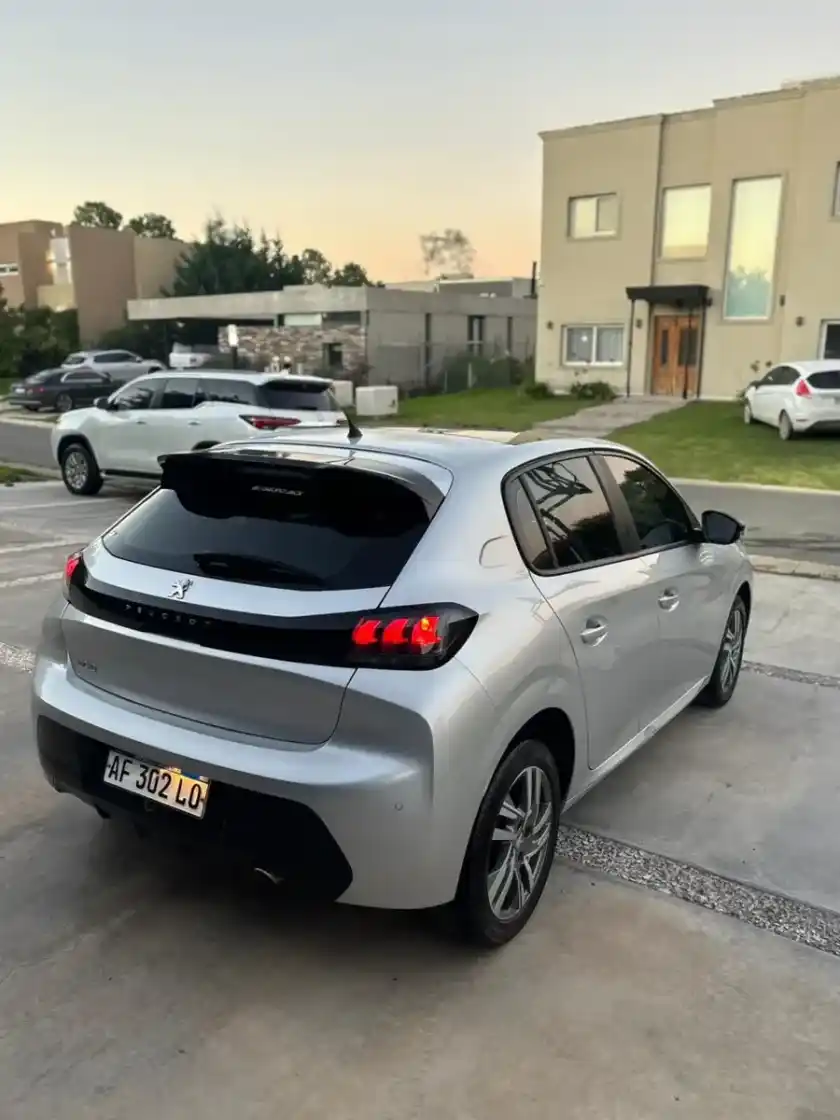 Peugeot 208 1.6 Feline Tiptronic 2022 - foto 2