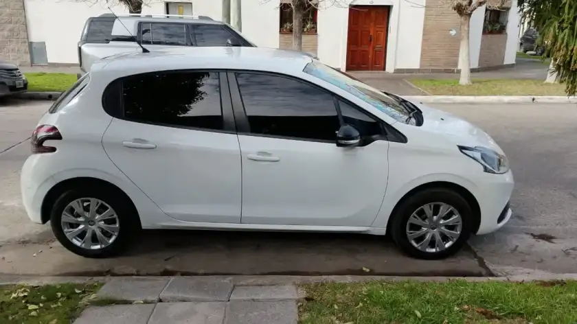 Peugeot 208 1.6 Active 2017 - foto 4