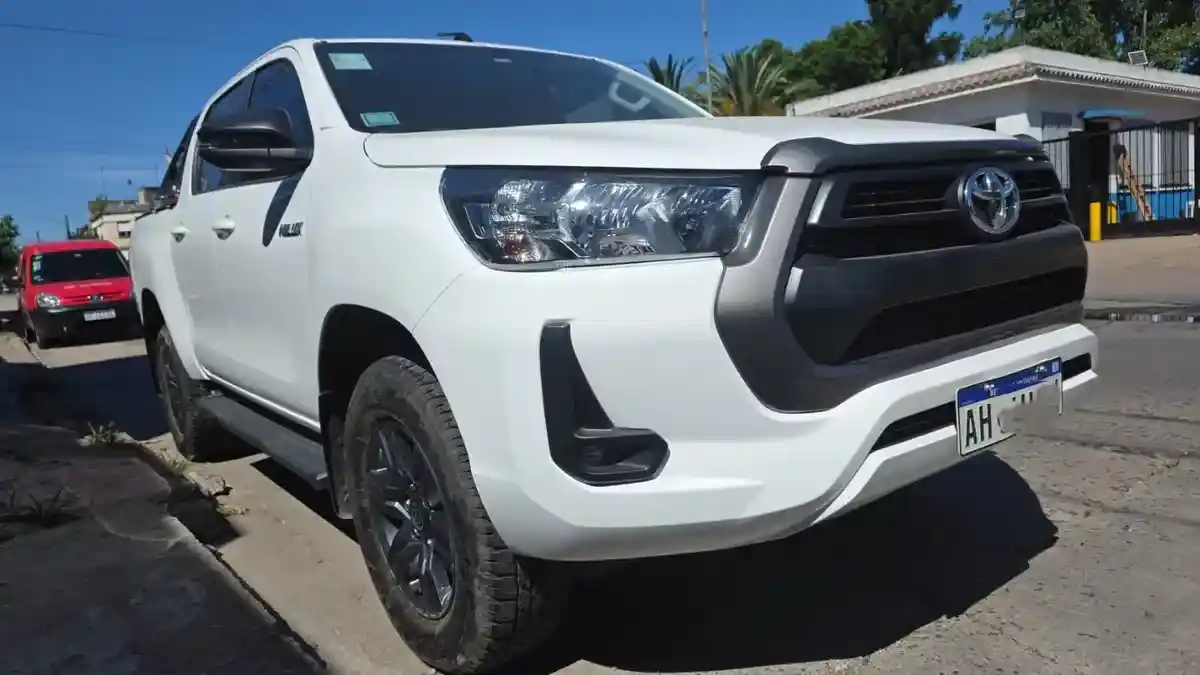 Toyota Hilux Pick-Up 2.4 Cd Sr 150Cv 4X2 2025 - foto 2