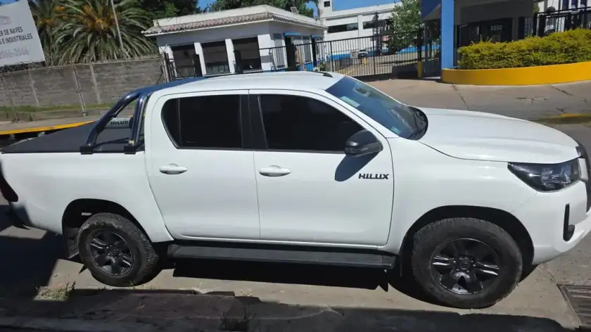 Toyota Hilux Pick-Up 2.4 Cd Sr 150Cv 4X2 2025 - foto 4