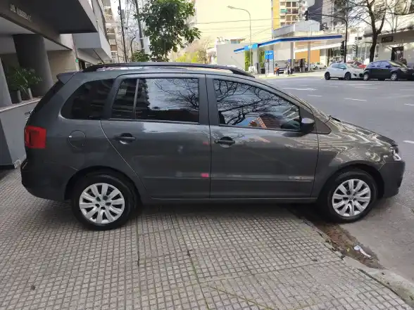 Volkswagen Suran 1.6 Comfortline 101Cv 2013 - foto 3