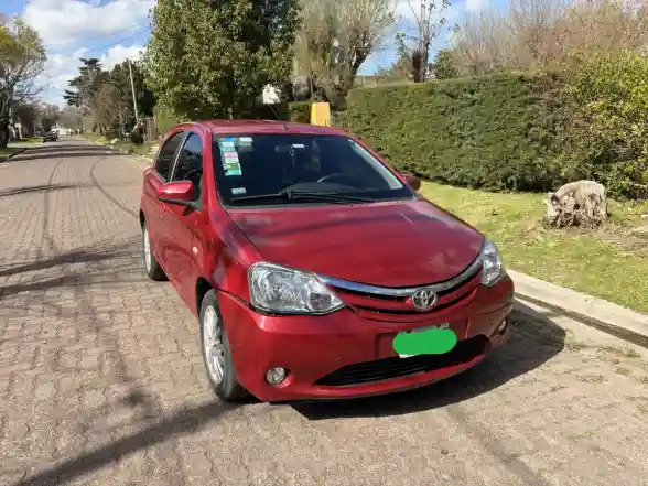 Toyota Etios 2013 - foto 1