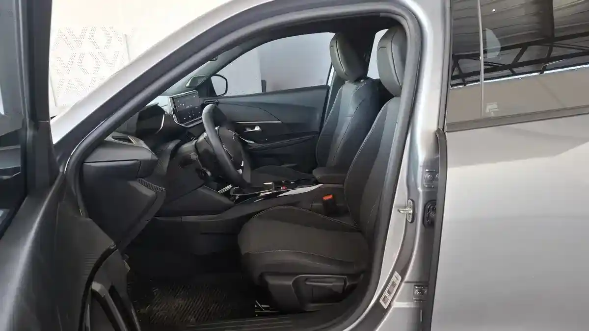Peugeot 2008 1.0 T200 Allure Auto 2026 - foto 5