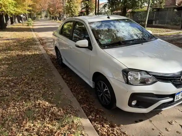 Toyota Etios 1.5 Sedan Xls 2018 - foto 2