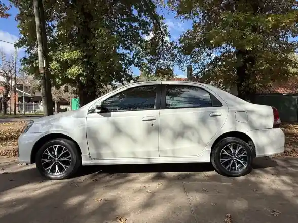 Toyota Etios 1.5 Sedan Xls 2018 - foto 5