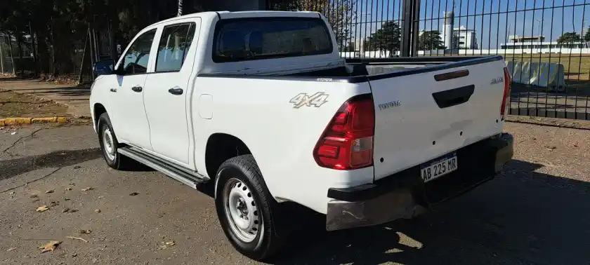 Toyota Hilux Pick-Up 2.4 Cd Dx 150Cv 4X4 2018 - foto 4