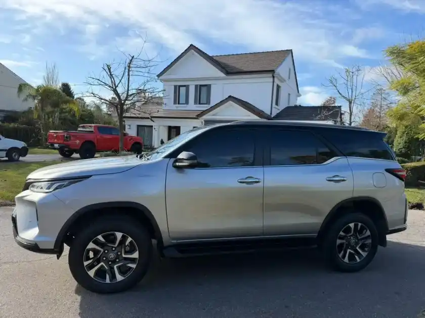 Toyota Sw4 2.8 Tdi Diamond 4X4 6At 7As 2024 - foto 2