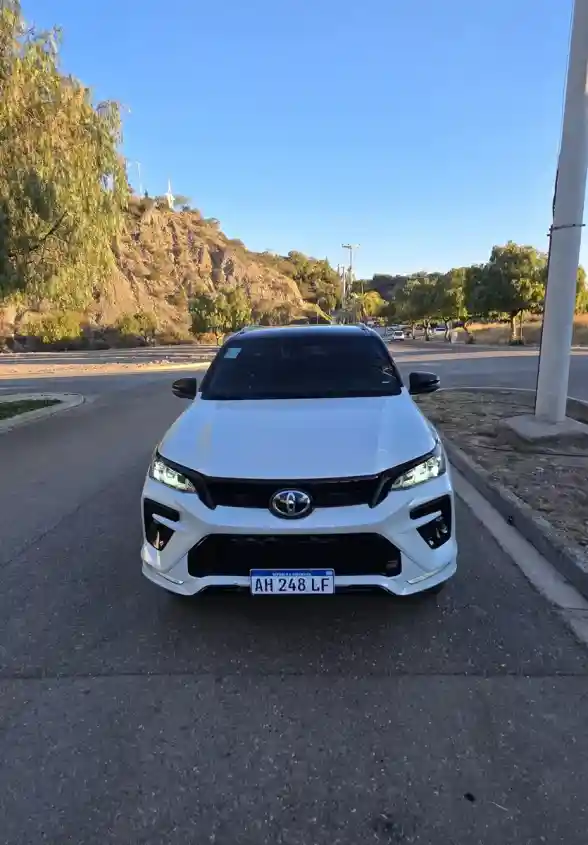 Toyota Sw4 2.8 Tdi Gr-S 4X4 7As 6At 2025 - foto 2