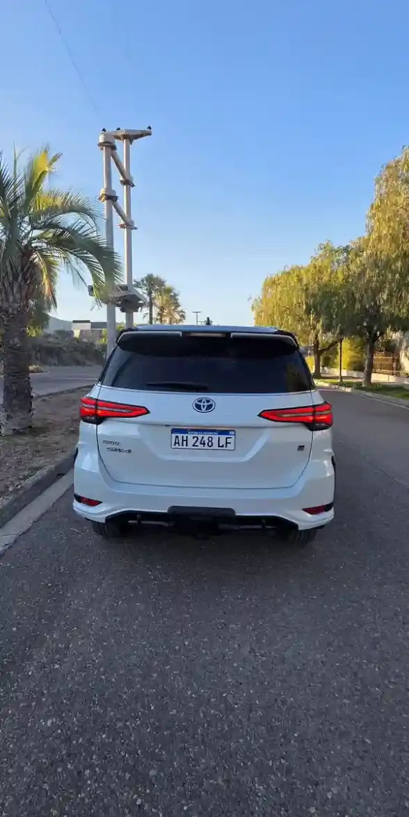 Toyota Sw4 2.8 Tdi Gr-S 4X4 7As 6At 2025 - foto 3