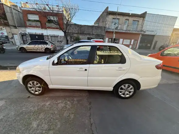 Fiat Siena 1.4 El Pack Attractive 2013 - foto 2