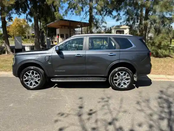 Ford Everest 2.3 Gtdi Ecoboost Titanium 4X4 At 2026 - foto 2