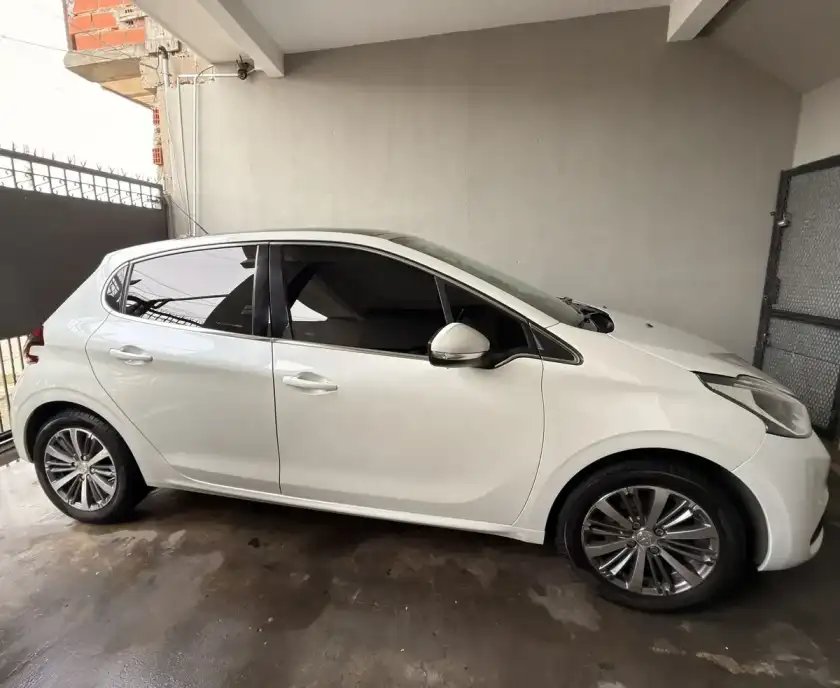 Peugeot 208 1.6 Feline 2017 - foto 2