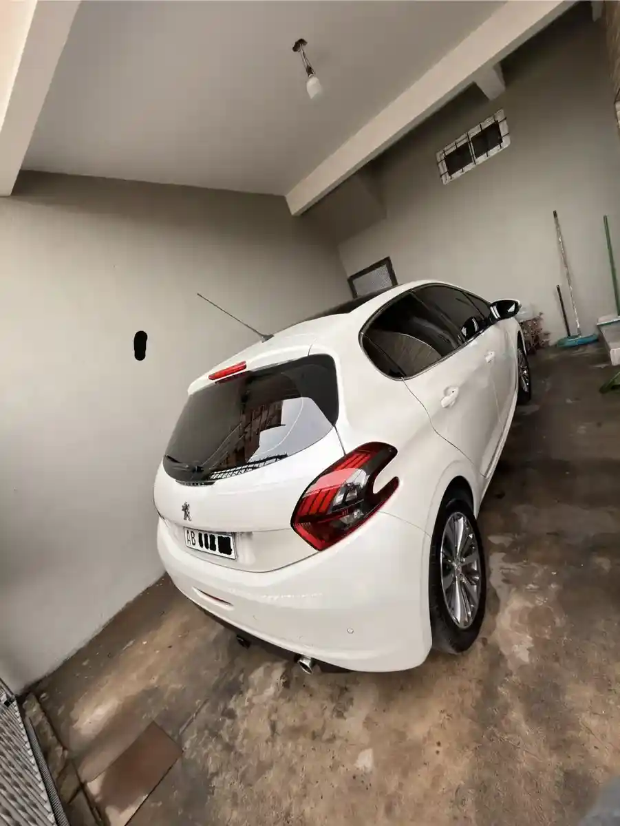 Peugeot 208 1.6 Feline 2017 - foto 3