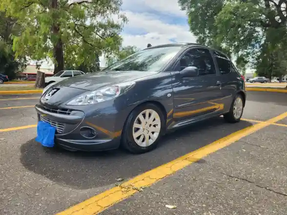 Peugeot 207 2012 - foto 1
