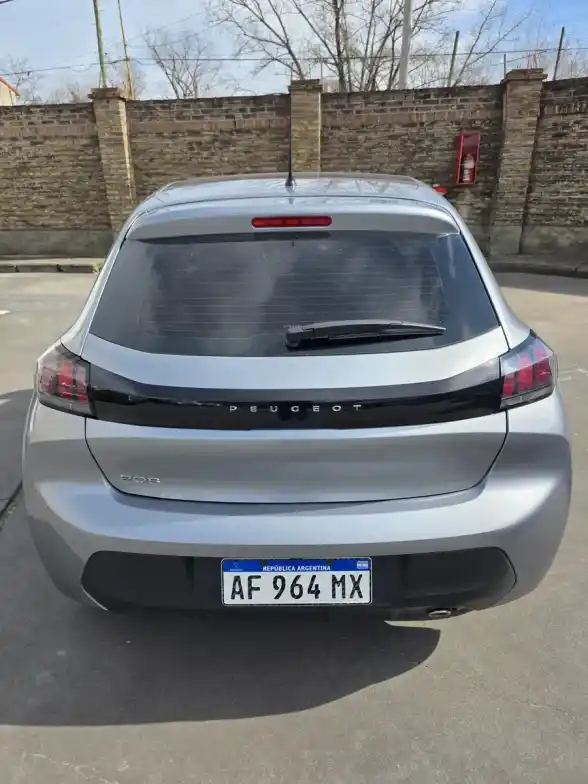 Peugeot 208 1.6 Allure Pack Tiptronic 2023 - foto 4