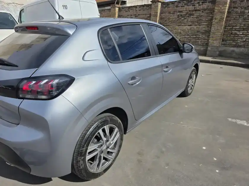 Peugeot 208 1.6 Allure Pack Tiptronic 2023 - foto 5