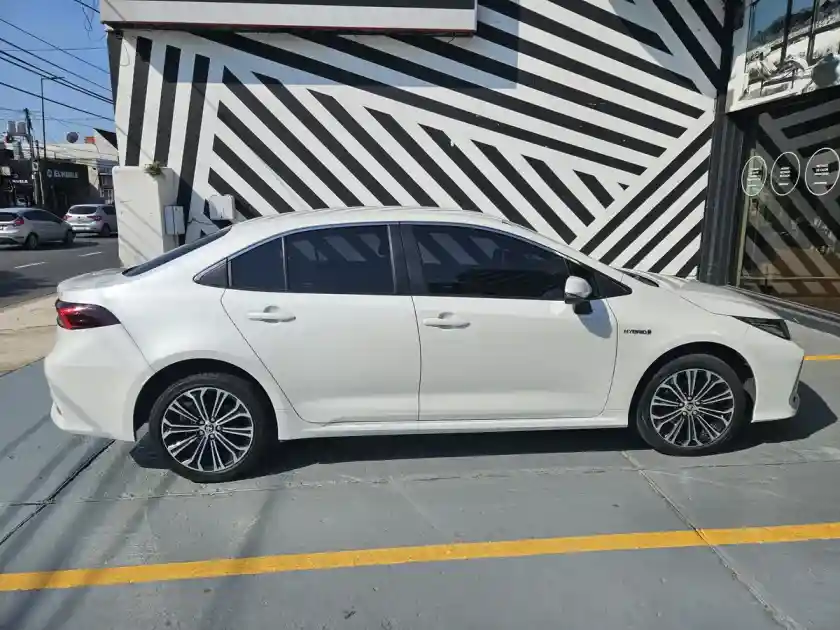 Toyota Corolla 1.8 Hev Seg Ecvt 2023 - foto 2