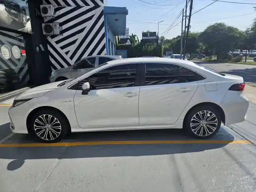 Toyota Corolla 1.8 Hev Seg Ecvt 2023 - foto 3