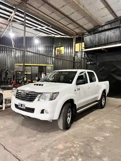 Toyota Hilux 2016 - foto 1