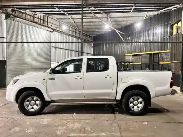 Toyota Hilux 3.0 D/Cab 4X4 D Sr 2016 - foto 3