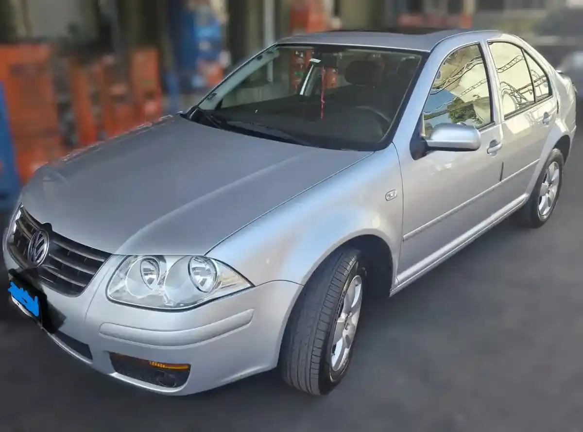 Volkswagen Bora 2010 - foto 1