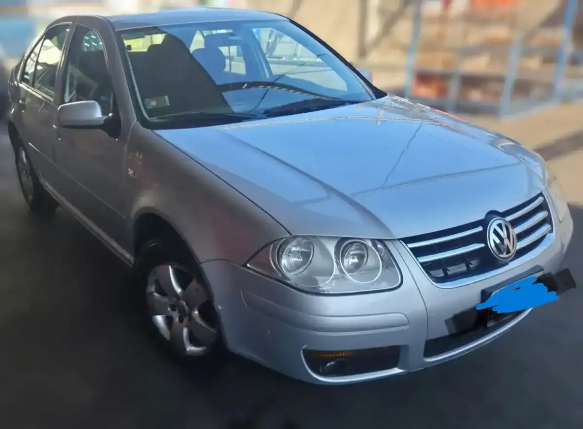 Volkswagen Bora 1.9 Trendline I 100Cv 2010 - foto 2