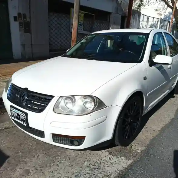 Volkswagen Bora 1.8 Highline T 180Cv 2011 - foto 1