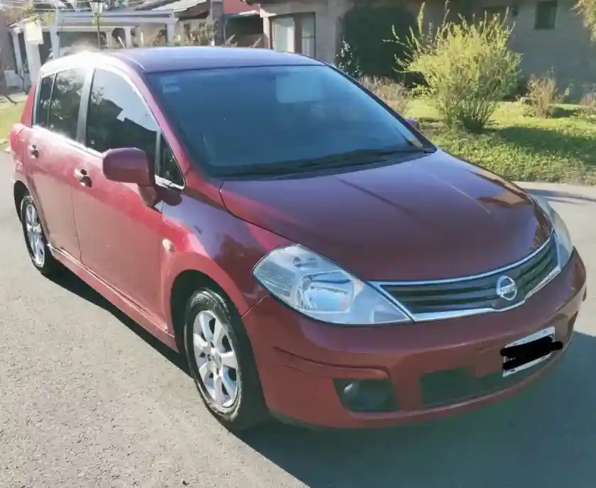 Nissan Tiida 2010 - foto 1