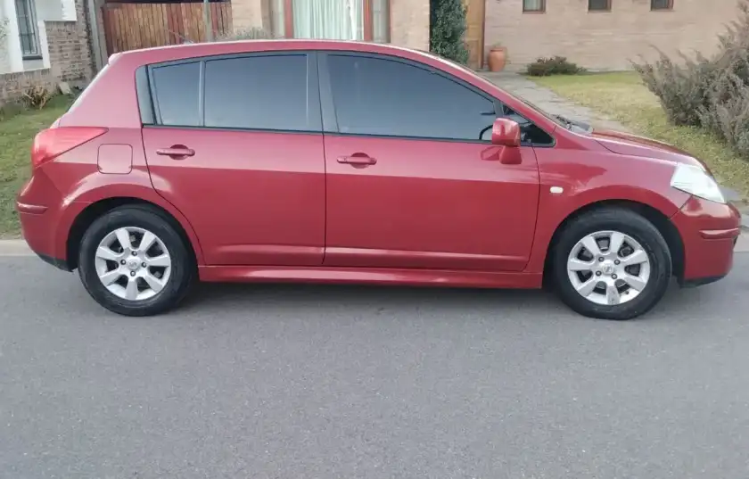 Nissan Tiida 1.8 Tekna 2010 - foto 2