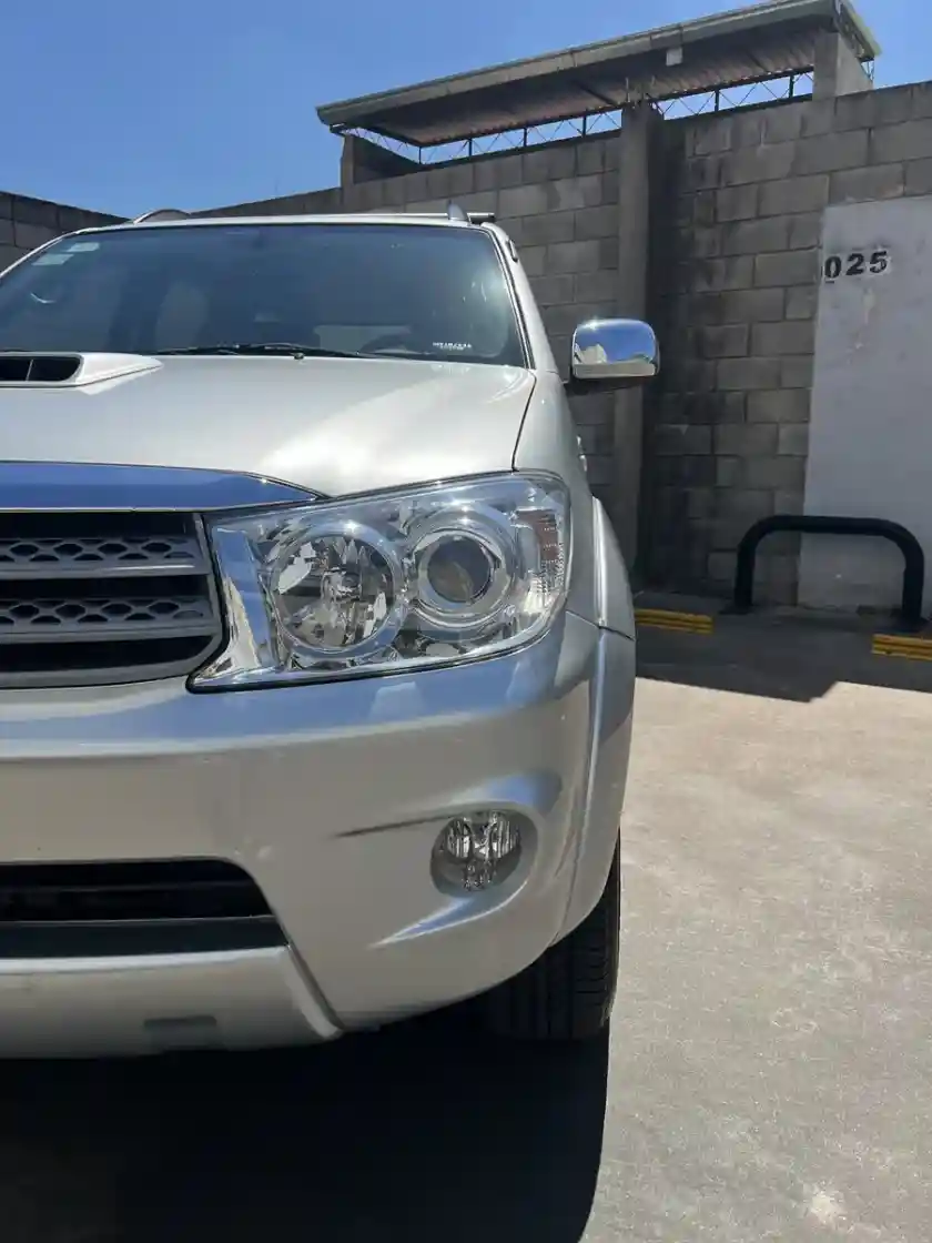 Toyota Hilux Sw4 Sw4 Srv 4X4 Manual 2010 - foto 4