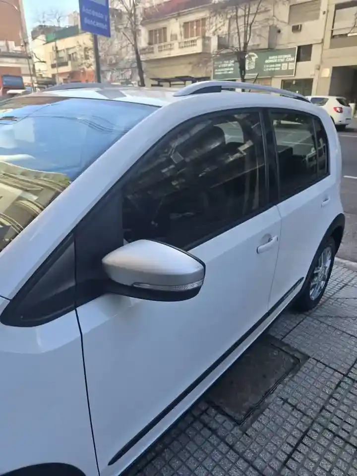 Volkswagen Up! 1.0 Cross Up! 2016 - foto 3