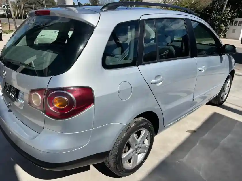 Volkswagen Suran 1.6 Highline 101Cv 11C 2010 - foto 3