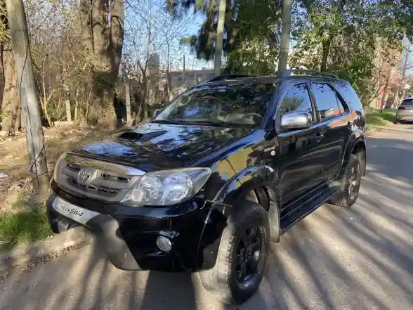 Toyota Hilux Sw4 3.0 Srv Cuero At 4X4 2007 - foto 2
