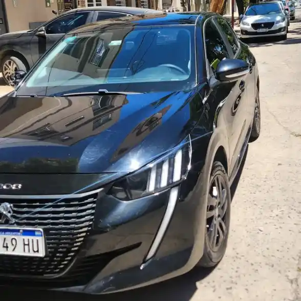 Peugeot 208 2023 - foto 1