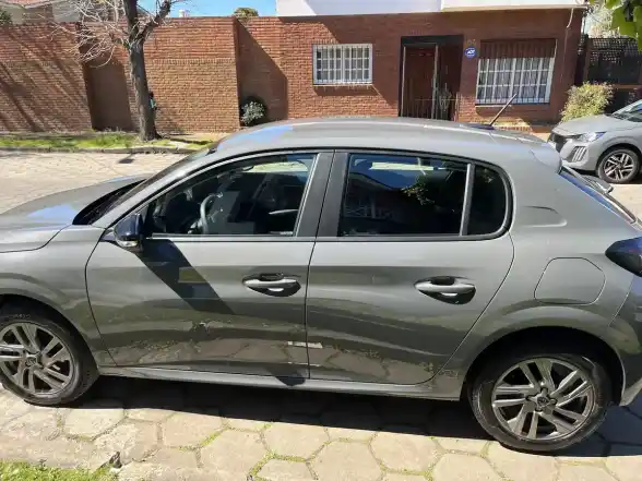 Peugeot 208 1.6 Allure At 2025 - foto 3