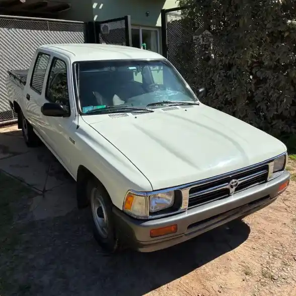 Toyota Hilux Pick-Up 2001 - foto 1