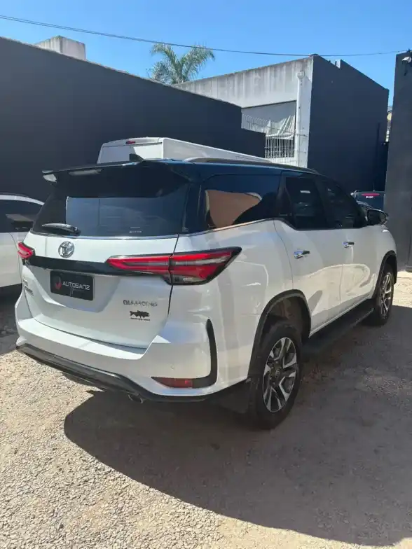 Toyota Sw4 2.8 Tdi Diamond 4X4 6At 7As 2023 - foto 4