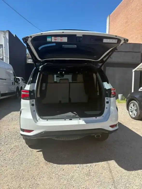Toyota Sw4 2.8 Tdi Diamond 4X4 6At 7As 2023 - foto 5