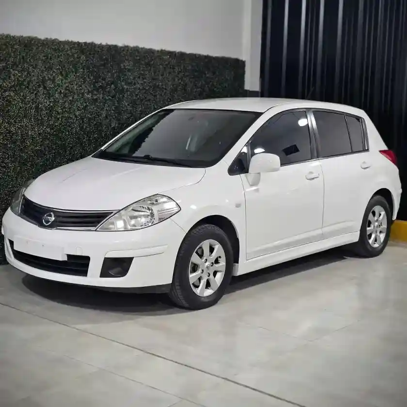 Nissan Tiida 2014 - foto 1