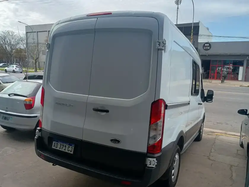 Ford Transit 2.2 Furgon Mediano 350M 2019 - foto 3