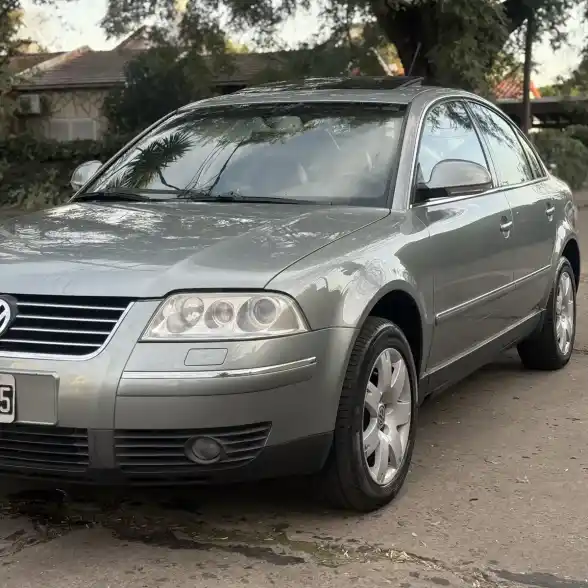 Volkswagen Passat 2005 - foto 1