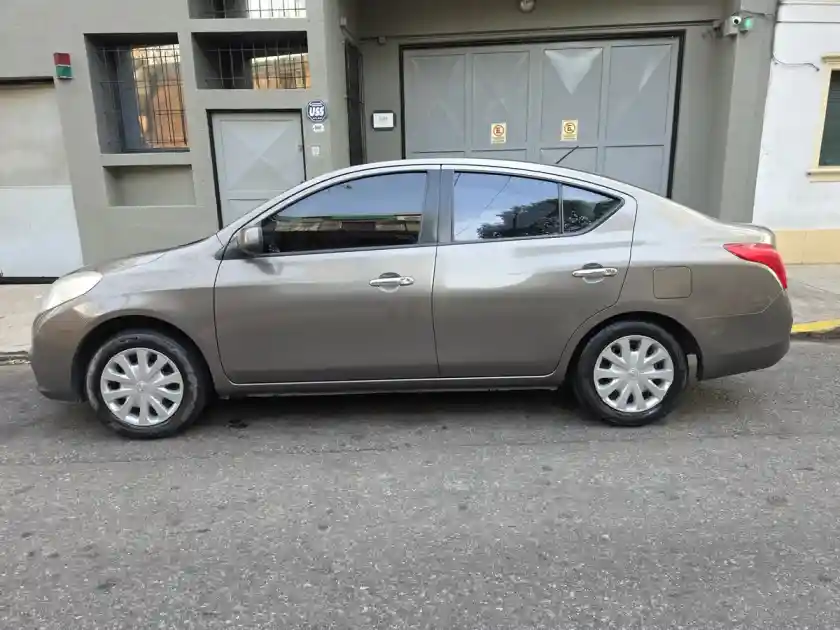 Nissan Versa 1.6 Visia Mt 2014 - foto 2