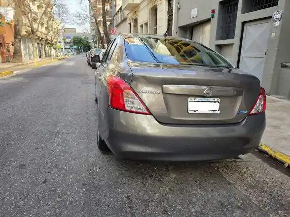 Nissan Versa 1.6 Visia Mt 2014 - foto 5